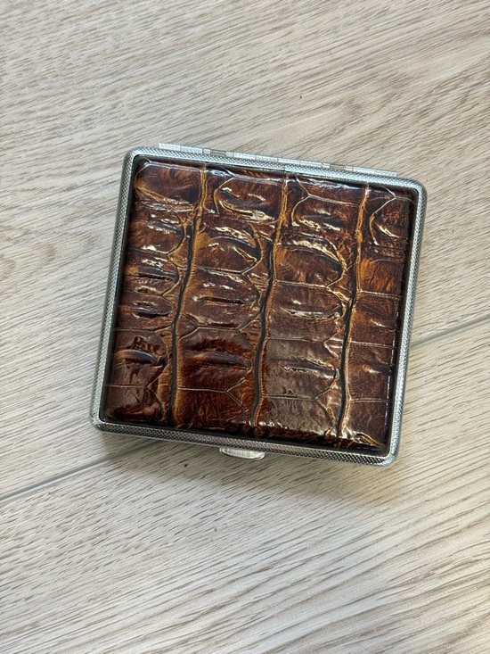 Other - Men's Retro Brown Croc-Texture Metal Cigarette Case